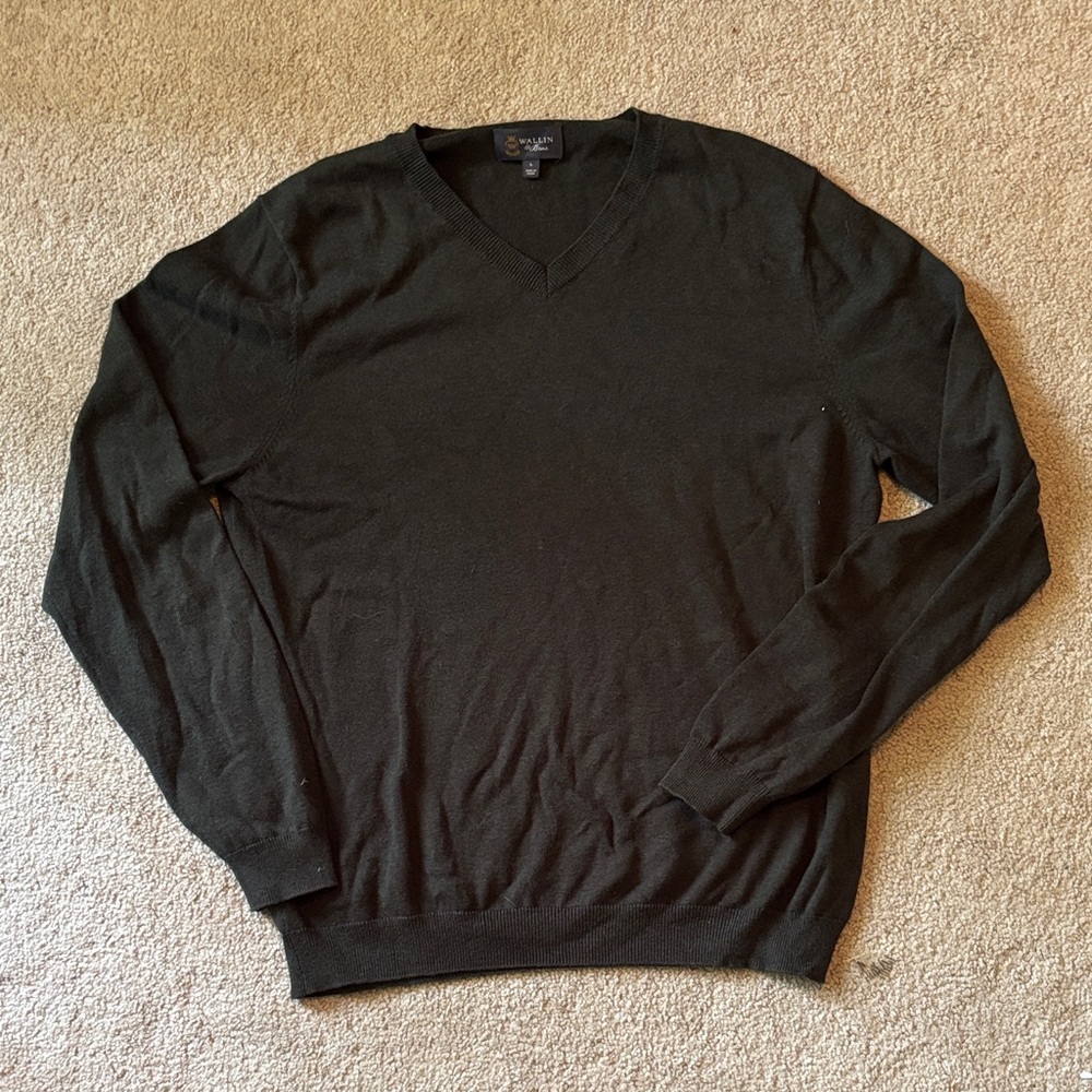 Wallin & Bros Men's Dark Green V-Neck Sweater
